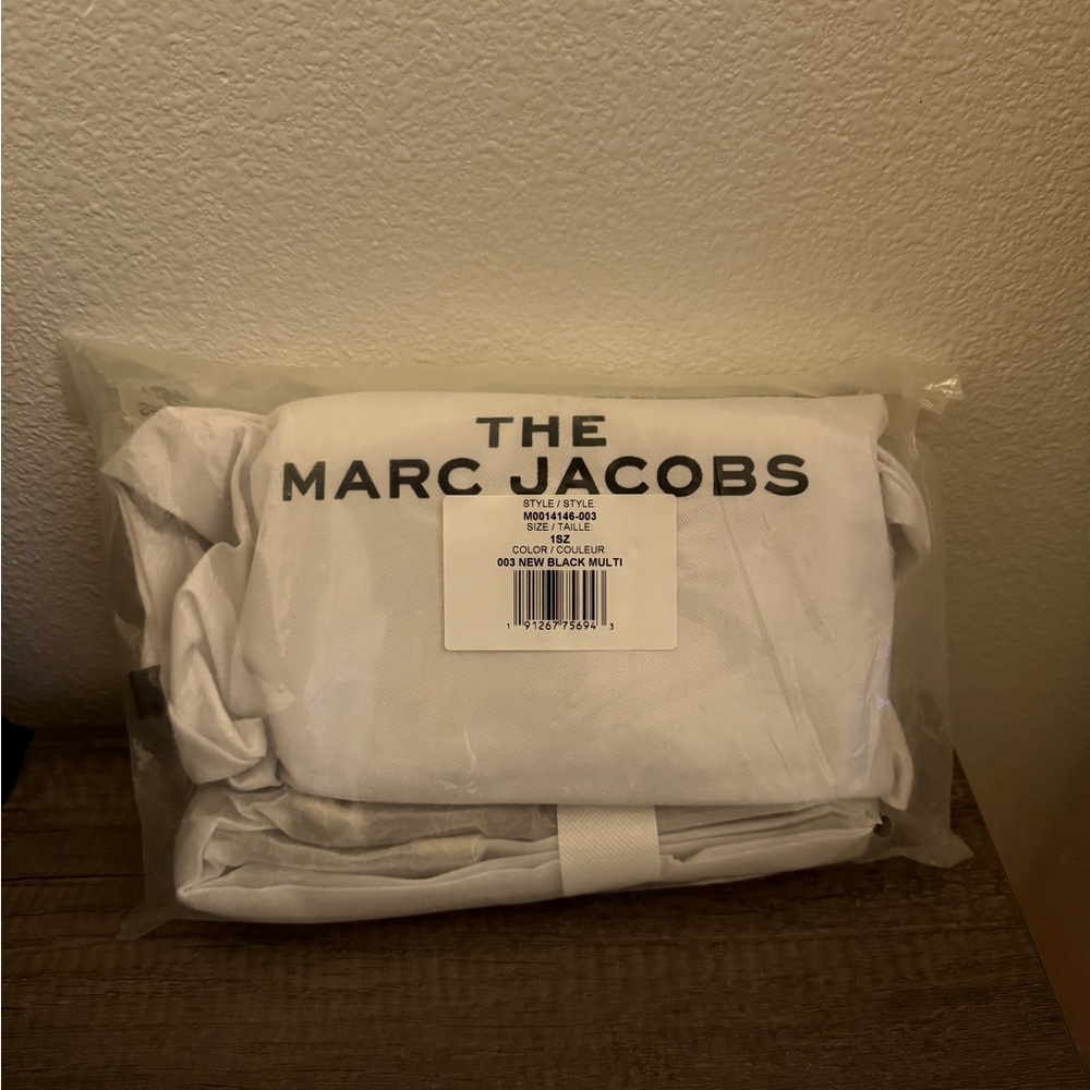 Marc Jacobs Black Snapshot Camera Bag with Gold Hardware and Logo Strap - Picture 3 of 3